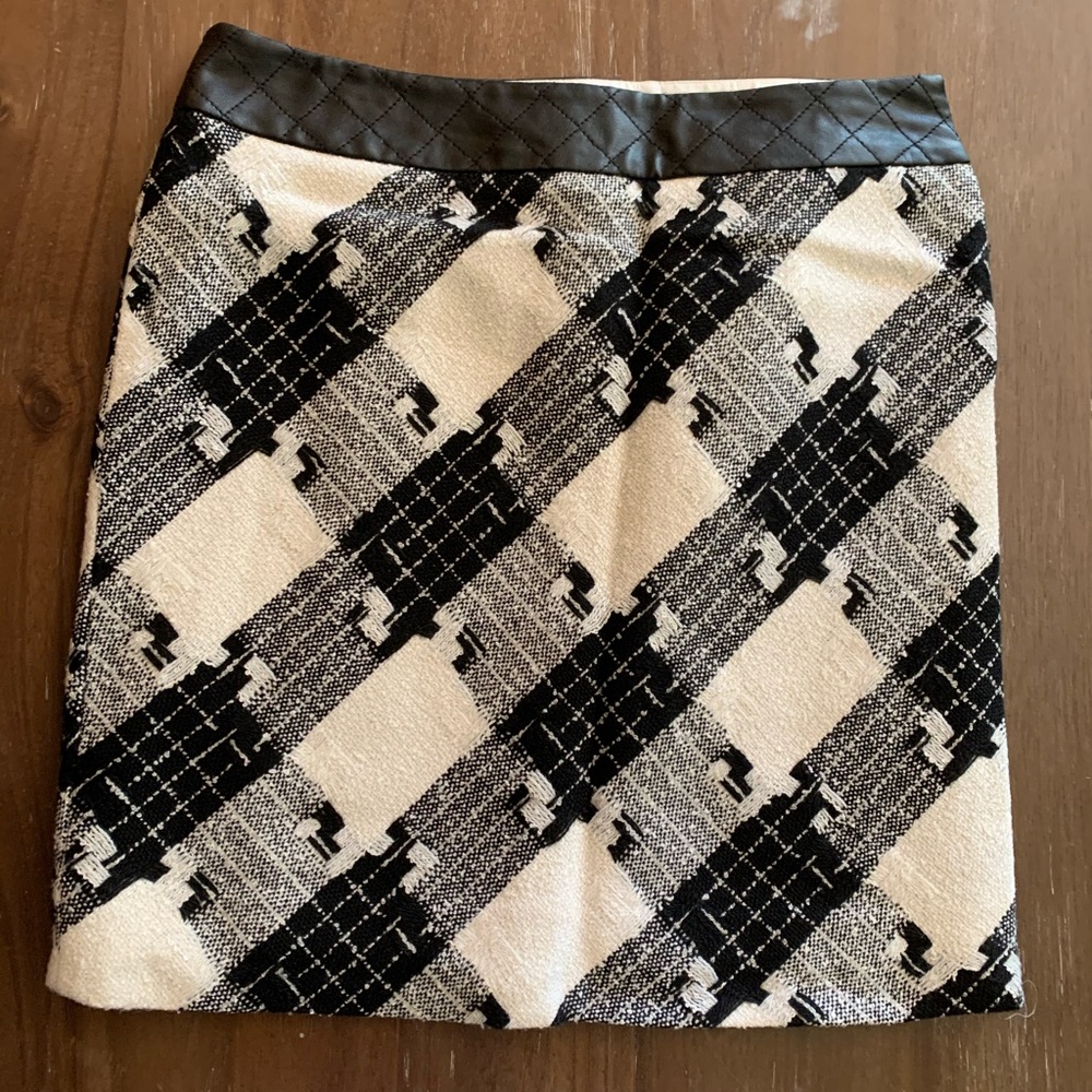White House Black Market Size 4